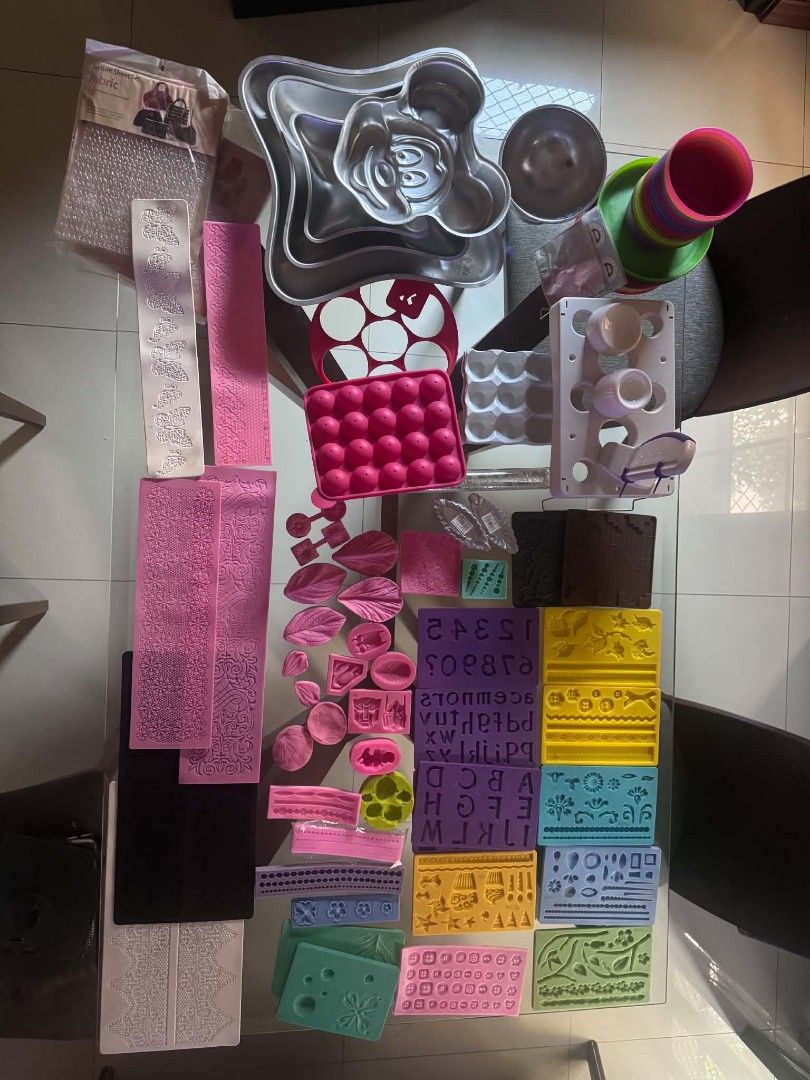 FOR SALE: Baking Supplies Cake Decorating Materials Bundle! (Category: Bakeware) located in Manila. Submitted by eliasus_321 (Listing ID 1471034879, Image 3). Description: Huge clearout bundle in excellent, clean condition! Selling everything together as one massive lot, perfect for bakers! Here is what is included: 🎨 Baking & Cake Decorating Supplies • Plunger Cutters & Organiser Tubs: Variety of plunger cutters for flowers, leaves, and geometr
