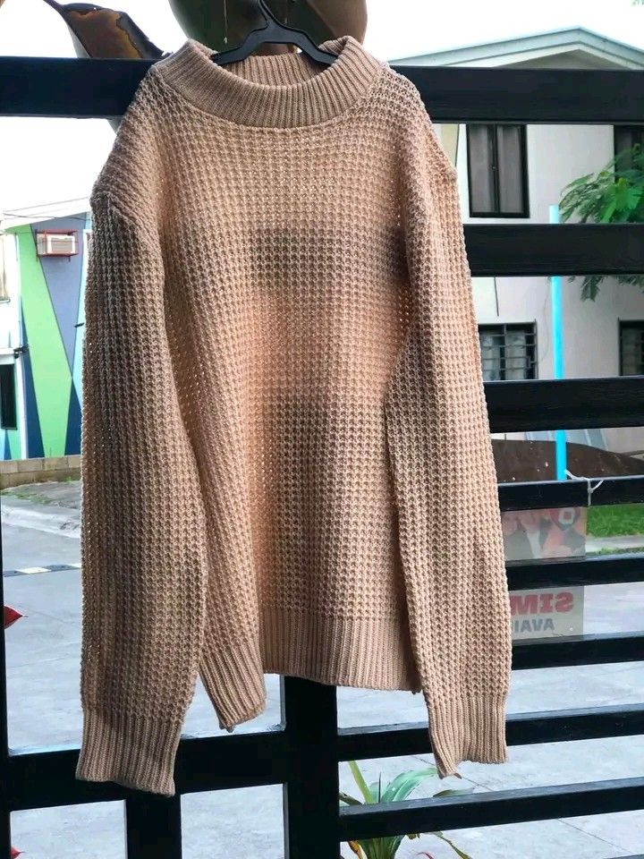 FOR TAKE ALL!! 10PCS (Category: Others Tops) located in Manila. Submitted by hollysansh (Listing ID 1471004132, Image 2). Description: random brand tops/long sleeves.