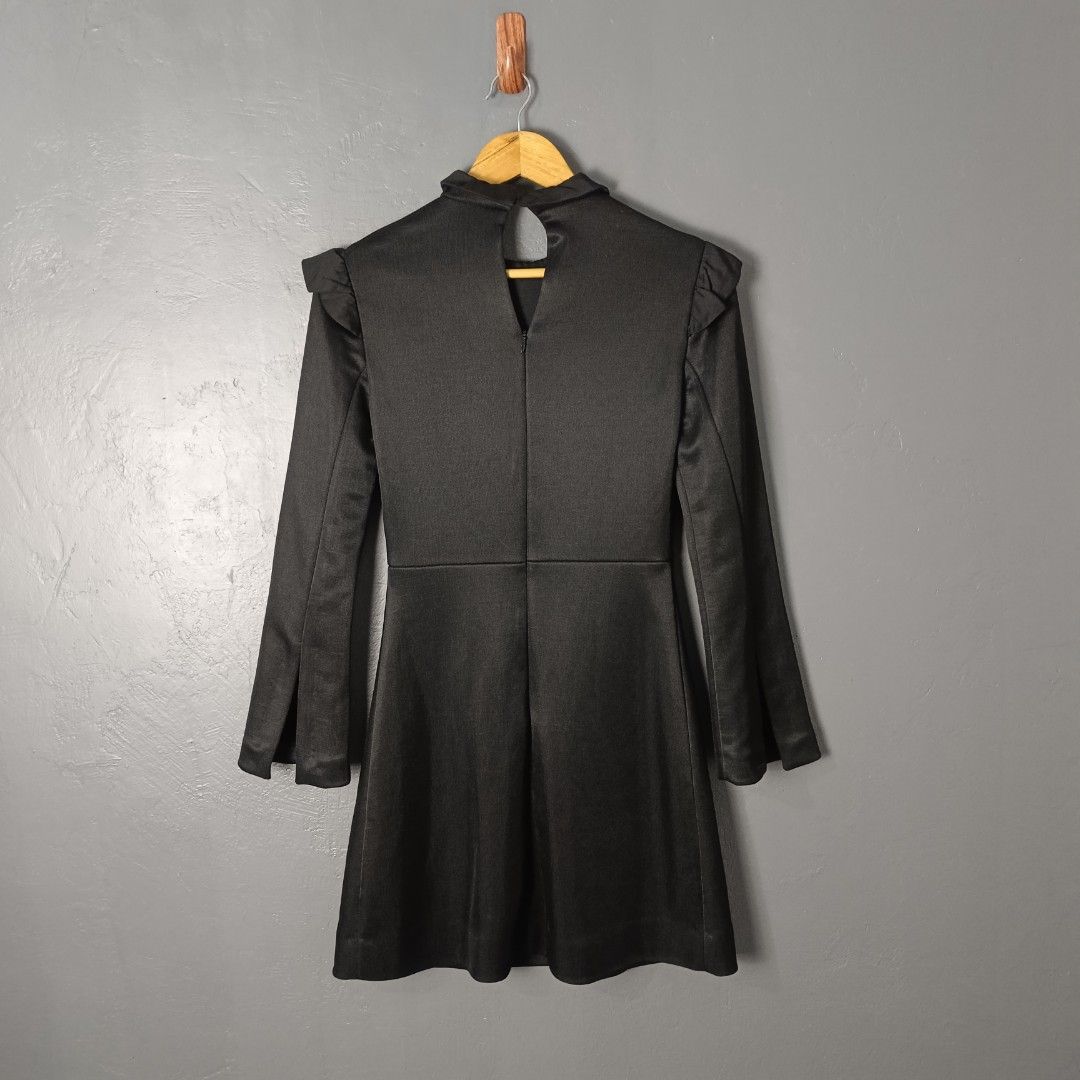 For Women - Sandro Paris (Category: Dresses) located in Bacolod City. Submitted by drop.ph (Listing ID 1471035552, Image 3). Description: Sandro Paris *Fits XS - 15x33, fits 24-25 waist *Brand New w Tags *No Flaws *Price: 1,500php *Add SF if outside Bacolod City.