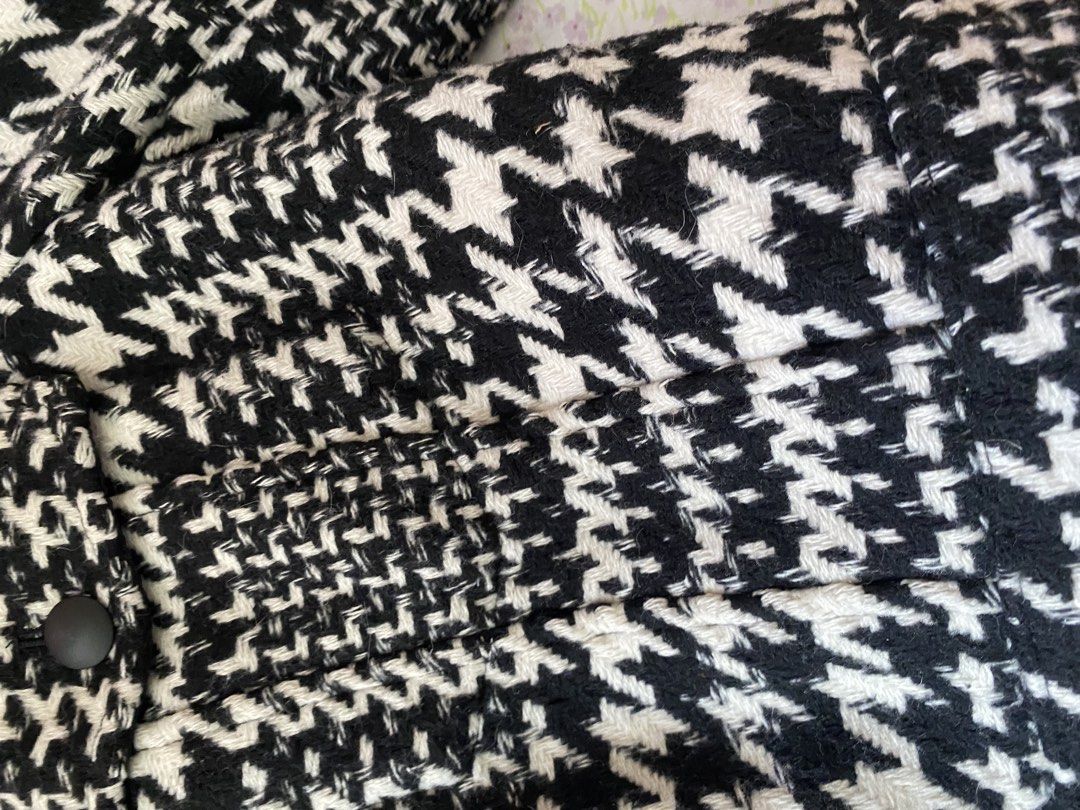 Forever 21 Black and White Houndstooth Jacket Size M (Category: Coats, Jackets and Outerwear) located in Quezon City. Submitted by damclothings.ph (Listing ID 1470952938, Image 3). Description: - Brand: Forever 21 - Style: Black and white houndstooth jacket with classic collar - Size: Medium (fits true to size) - Details: Button-up front, two chest pockets, structured shoulders - Fabric: Textured material - Origin: Made in Vietnam.