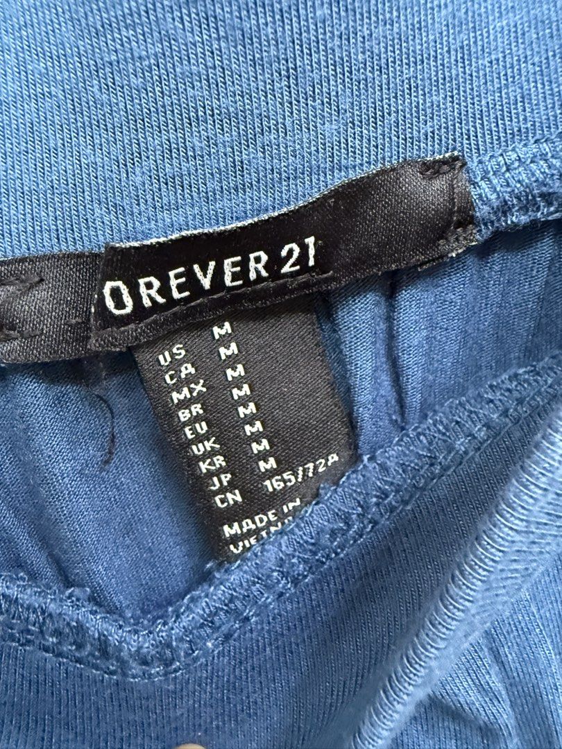 Forever 21 Blue Midi Skirt Size M (Category: Skirts) located in Quezon City. Submitted by reivia.vend (Listing ID 1471018764, Image 2). Description: - Brand: Forever 21 - Size: M - Color: Blue - Material: Flowy fabric with gathered pleats - Waist: Elastic waistband for a comfortable, easy fit - Origin: Made in Vietnam - Style: Casual midi skirt, perfect for pairing with basic tees and tops.