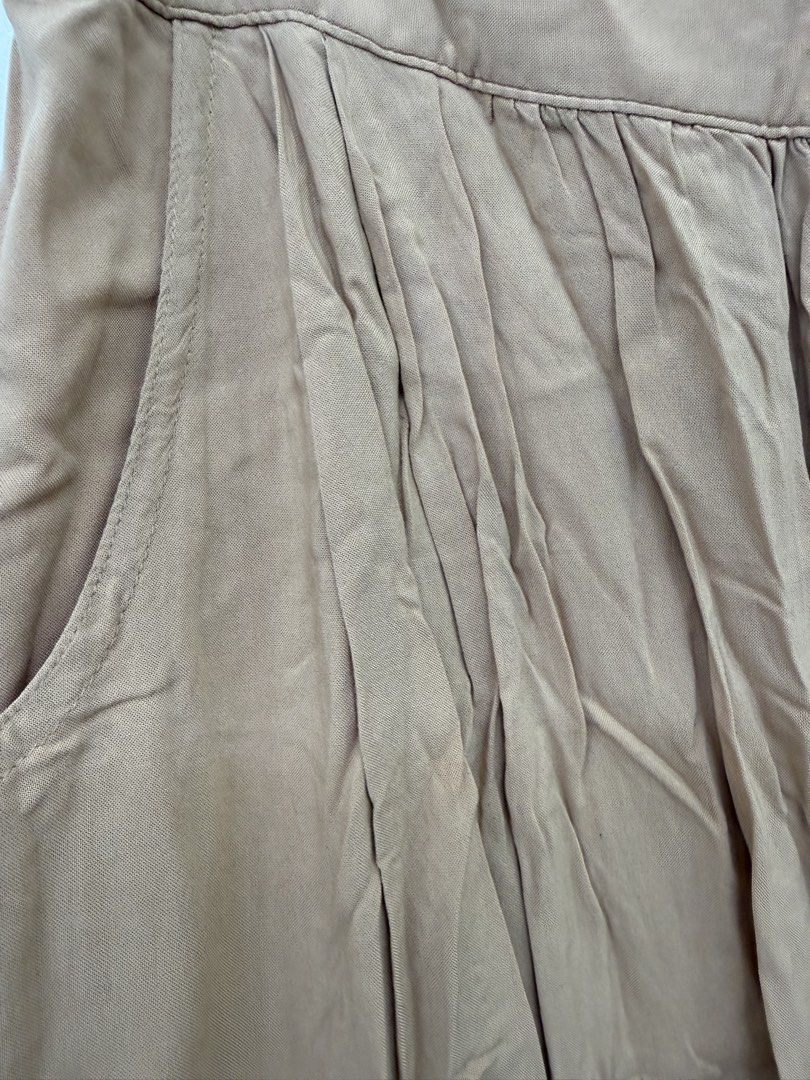 Forever 21 Contemporary Tan Midi Skirt Medium (Category: Skirts) located in Quezon City. Submitted by reivia.vend (Listing ID 1471019264, Image 2). Description: - Brand: Forever 21 Contemporary - Style: Midi skirt in solid tan brown - Size: Medium (165/76A) - Features: Elastic waistband at the back, front button-down closure with dark buttons, and side pockets - Details: Lightweight fabric with lovely gathering at the waist - Origin: Made in Viet