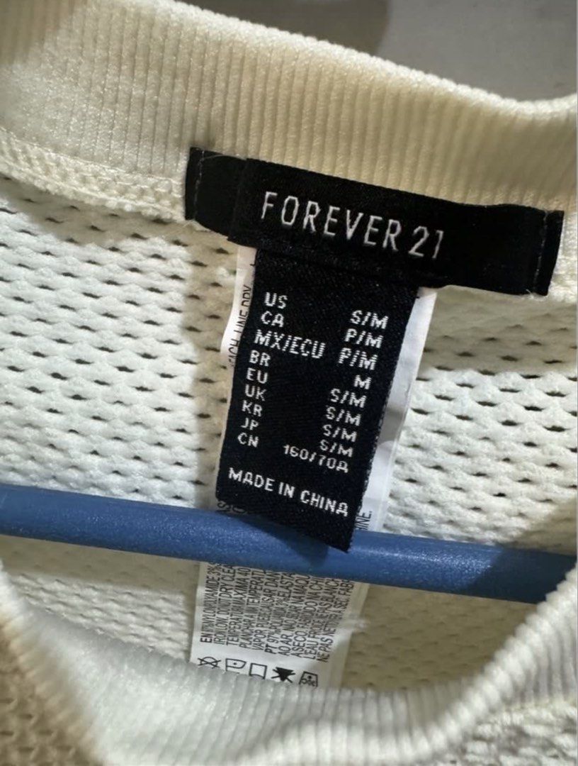Forever 21 Knit Crop Top Off-White S/M (Category: Sleeveless) located in Valenzuela. Submitted by declutter203 (Listing ID 1470953046, Image 2). Description: - Brand: Forever 21 - Style: Sleeveless crop top with ribbed crew neckline - Like New - Size: S/M MOP: Gcash/Maribank MOD: J&T or Grab/lalamove Tags: Zara, H&M, Love Bonito, Mango, Bershka, Uniqlo, GU, Topshop, Araw the Line, SM woman, reformation dress, suzy clothing .