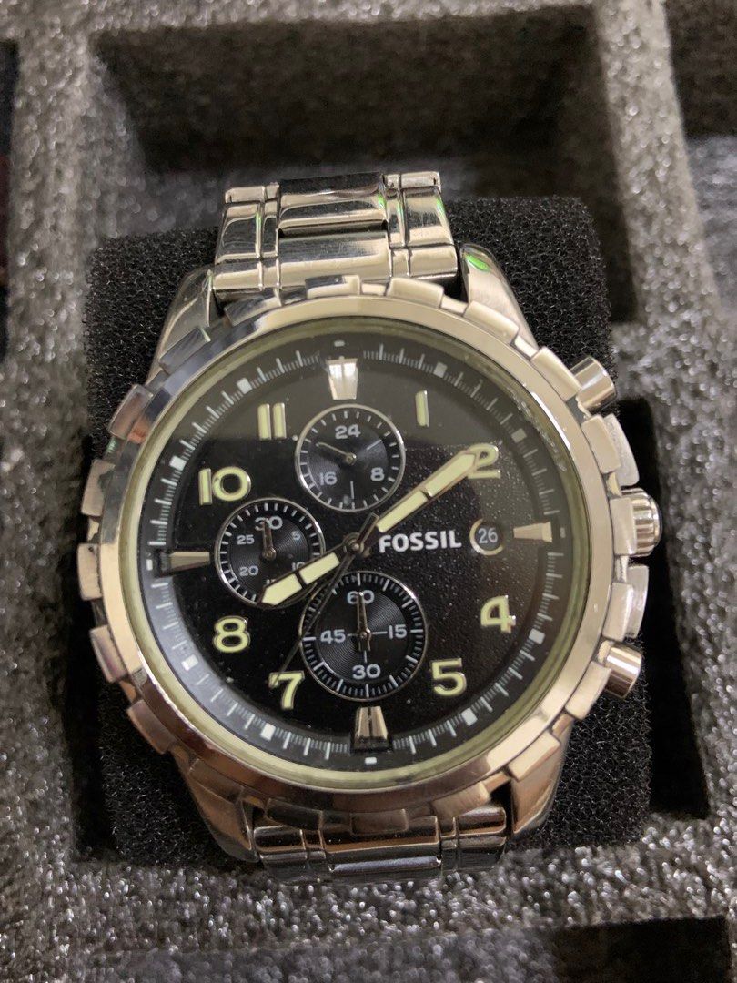 Fossil Chronograph Steel Watch Black Dial (Category: Men's Watches) located in Manila. Submitted by relokado (Listing ID 1470861631, Image 1). Description: - Authentic Fossil watch in stainless steel - Bold black dial with clear numbering and chronograph sub-dials - Textured bezel design around the glass - Durable metal link bracelet strap with standard deployment clasp - Battery-operated quartz movement for accurate timekeeping.