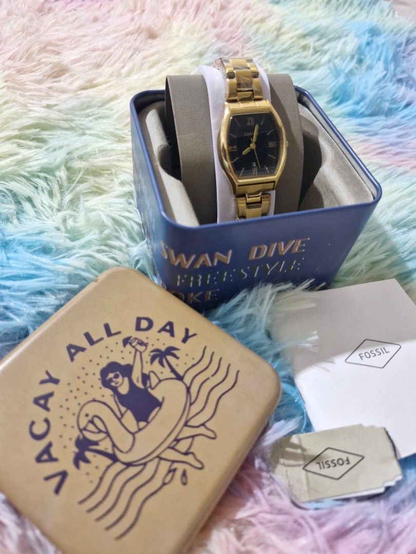Fossil Watch (Category: Women's Watches) located in Quezon City. Submitted by glenshoppe_ph (Listing ID 1470955533, Image 2). Description: Brandnew Fossil Watch Php 1,700 📦🛵 lalamove or j&t.