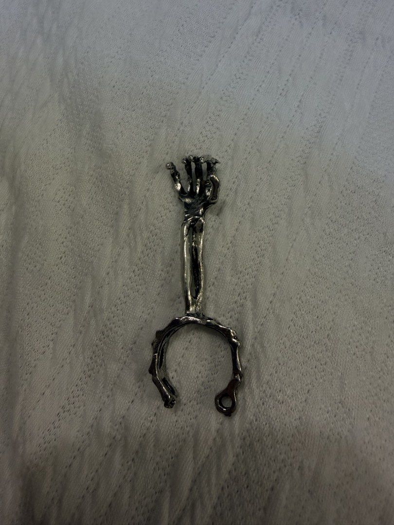 Free‼️metal skeleton cigarette pick (Category: Luxury Accessories) located in Manila. Submitted by ar326381063814 (Listing ID 1471038319, Image 2). Description: Read‼️ Free metal cigarette pick When you purchase two or more cig case.