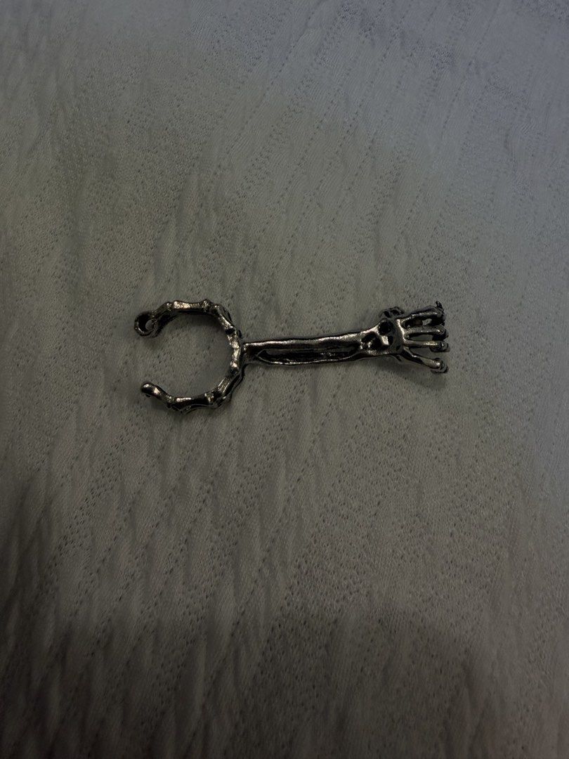 Free‼️metal skeleton cigarette pick (Category: Luxury Accessories) located in Manila. Submitted by ar326381063814 (Listing ID 1471038319, Image 1). Description: Read‼️ Free metal cigarette pick When you purchase two or more cig case.