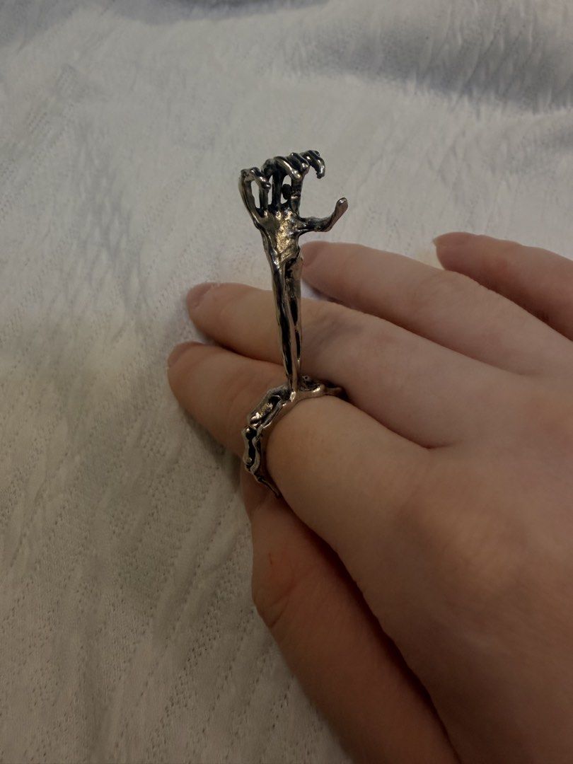 Free‼️metal skeleton cigarette pick (Category: Luxury Accessories) located in Manila. Submitted by ar326381063814 (Listing ID 1471038319, Image 3). Description: Read‼️ Free metal cigarette pick When you purchase two or more cig case.