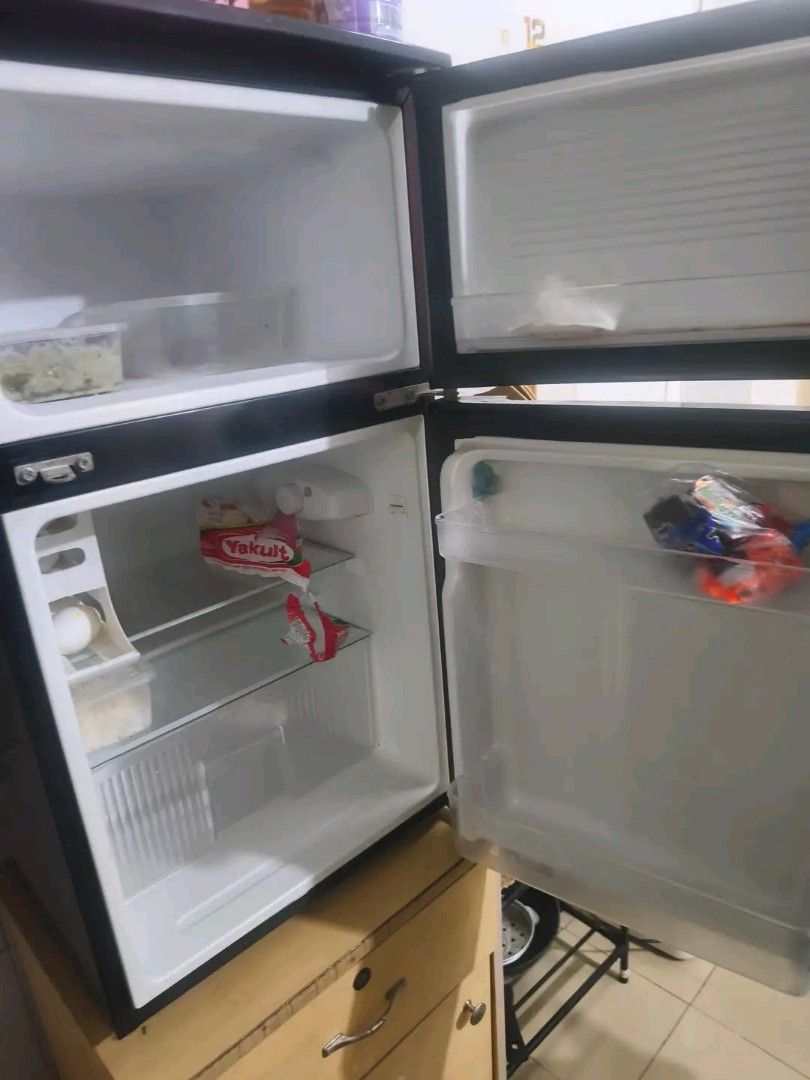 Fujidenzo 3.5cu mini ref, inverter 9months old (Category: Refrigerators and Freezers) located in Caloocan City. Submitted by warmbear_f73bd9 (Listing ID 1470933971, Image 3). Description: fujidenzo mini ref 3.5cubic inverter super tipid sa kuryente almost new 9months old since bought brand-new no issues at all. personal ref. gamit padin namen as of the moment kaya sure kayo no issues 3500 fix.