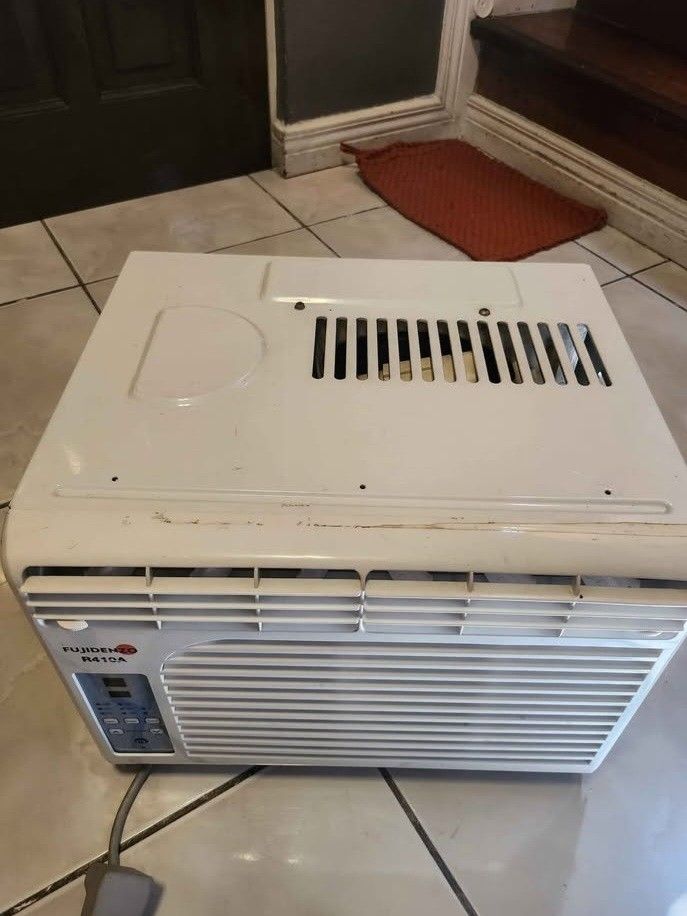 Fujidenzo digital window type inverter .6 HP (Category: Air Conditioning and Heating) located in Manila. Submitted by princess1997_ (Listing ID 1471099218, Image 3). Description: Personal Aircon Good for room small size. dijital window type inverter .6 HP. with remote.