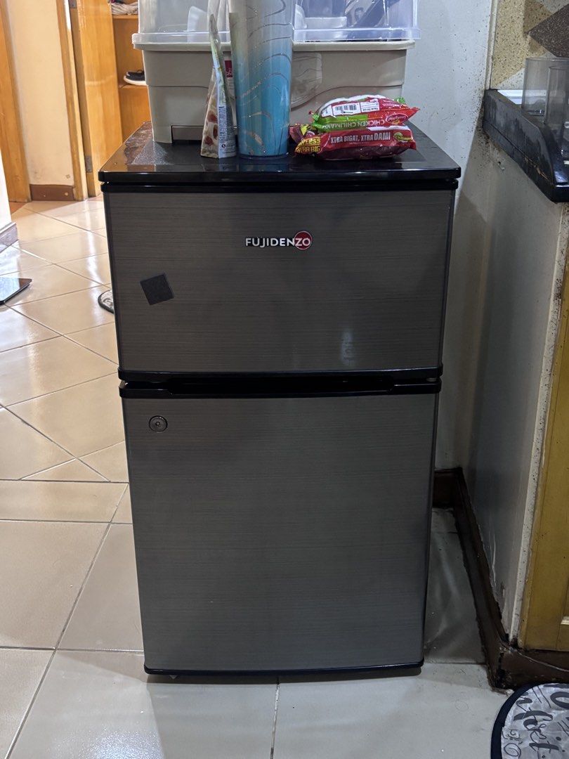 Fujidenzo Mini Refrigerator (Category: Refrigerators and Freezers) located in Manila. Submitted by arqchie (Listing ID 1470988200, Image 1). Description: .