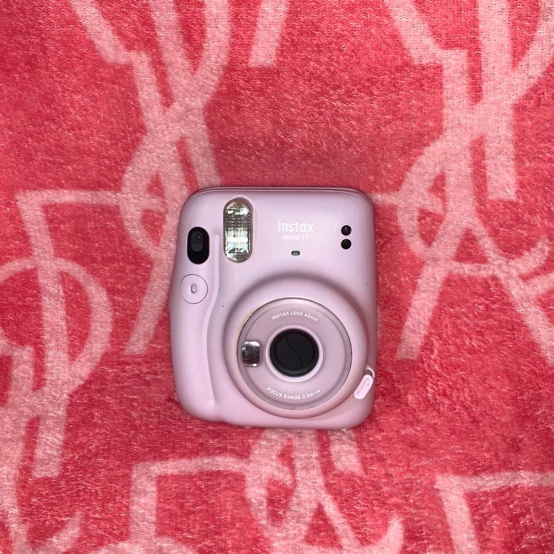 Fujifilm Instax Mini 11 (Category: Cameras) located in Alburquerque. Submitted by mysticwind-f323 (Listing ID 1471117414, Image 1). Description: 𐔌՞. .՞𐦯 Fujifilm Instax Mini 11 ⤷ ゛ ˎˊ˗ 2,500 + SF Condition: 9/10, preloved, 100% working ready to use! Color: Lilac Features: - 60mm f/12.7 lens - Automatic exposure and flash - Programmed electronic shutter (1/2 to 1/250 sec) - Dedicated selfie mode (0.3m-0.5m focus) activated by pulling the lens. I