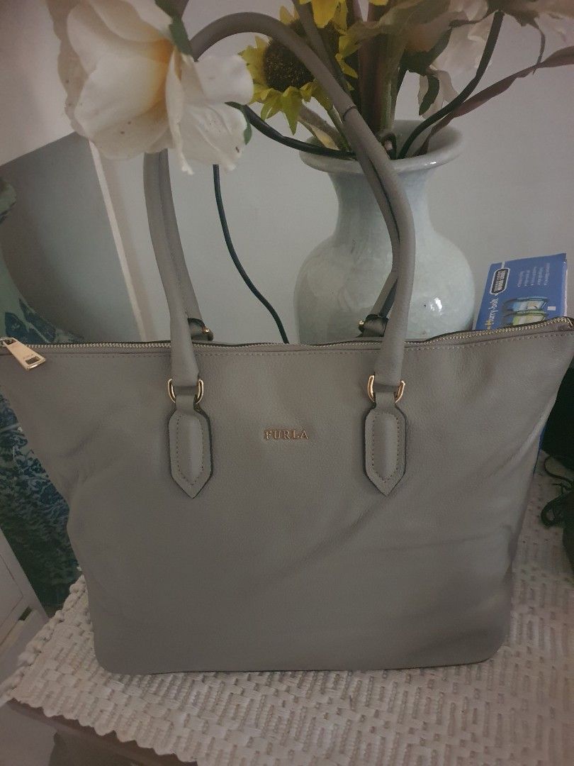 FURLA good as new (Category: Tote Bags) located in Trece Martires City. Submitted by thriftollshoppe (Listing ID 1471043388, Image 1). Description: .