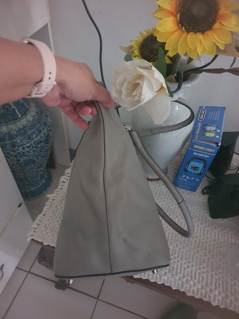FURLA good as new (Category: Tote Bags) located in Trece Martires City. Submitted by thriftollshoppe (Listing ID 1471043388, Image 2). Description: .