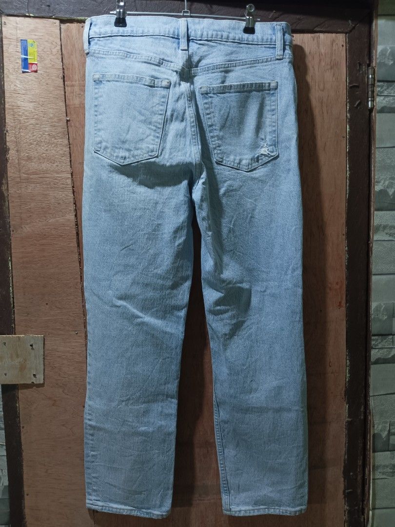 GAP Cheeky Straight High Rise Jeans (Category: Jeans) located in Pastrana. Submitted by thevintageclub (Listing ID 1470935761, Image 2). Description: (See attached pics for details) Disclaimer: Pls manage your expectations.US bale.Need wash.