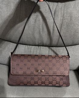 (Category: ) located in . Submitted by chic.bags (Listing ID 1471047263, Image 1). Description: .