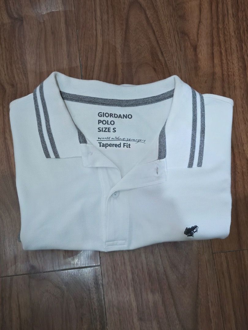 Giordano White Polo Shirt Size S (Category: Tshirts & Polo Shirts ) located in Manila. Submitted by zmpnsln (Listing ID 1471075244, Image 2). Description: Giordano White Tapered Fit Polo Shirt – Men's S Asking Price: ₱349 (Negotiable) - Brand: Giordano - Size: Men's Small (S) - Color: White with Gray Details - Style: Classic Short-Sleeve Polo Shirt - Fit: Tapered Fit - Collar: Gray Double-Striped Polo Collar - Sleeves: Short Sleeves with Striped 