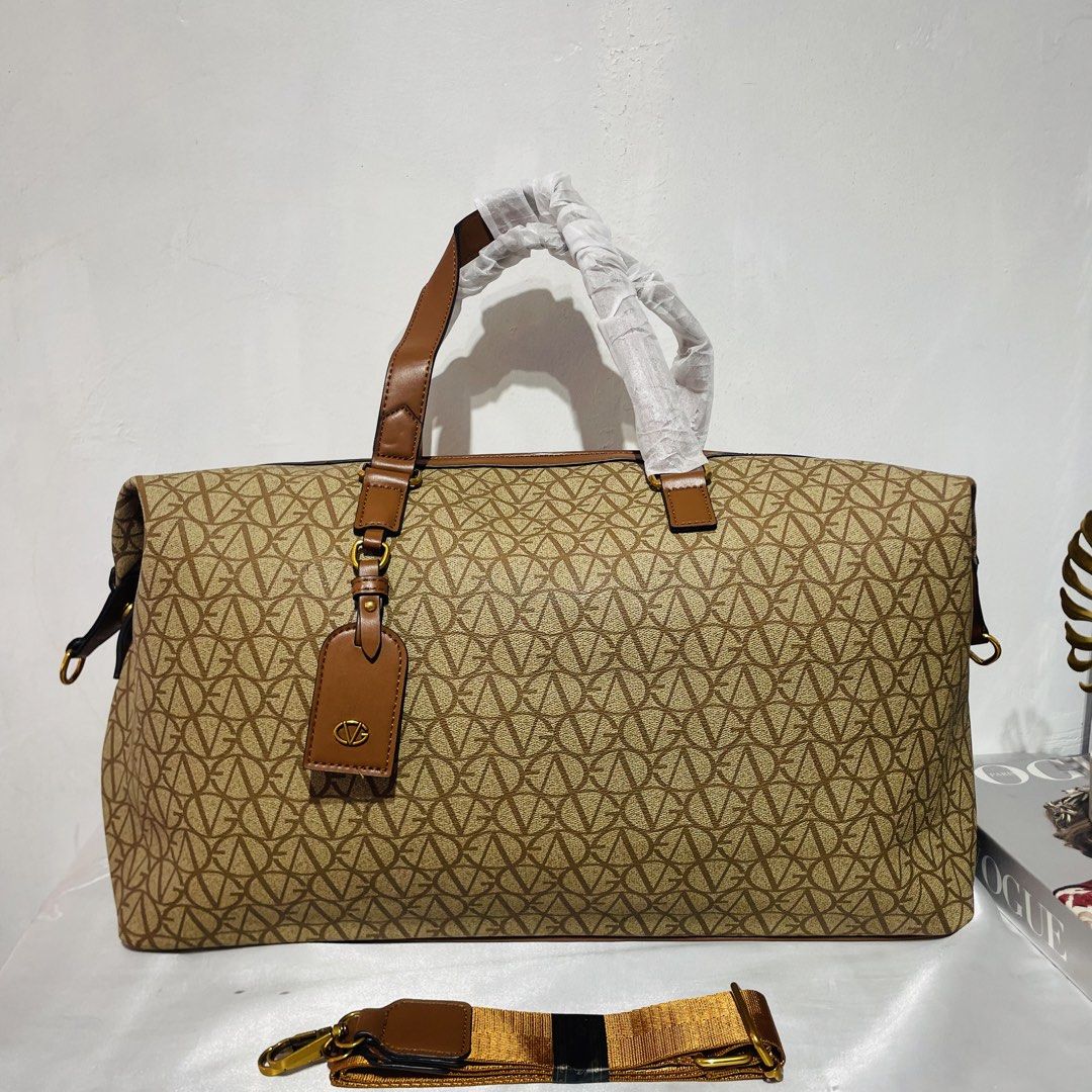 Giovanni travel bag (Category: Tote Bags) located in Dasmarinas. Submitted by marycollection (Listing ID 1471056664, Image 1). Description: 22inches.