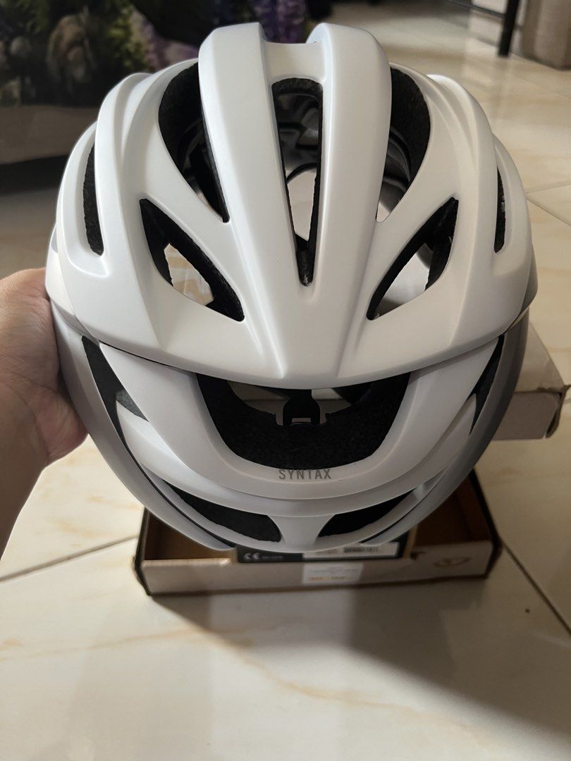 Giro syntax Adult (Category: Bicycles) located in Tanauan. Submitted by nori1203 (Listing ID 1471021894, Image 3). Description: Bnew giro syntax road helmet .