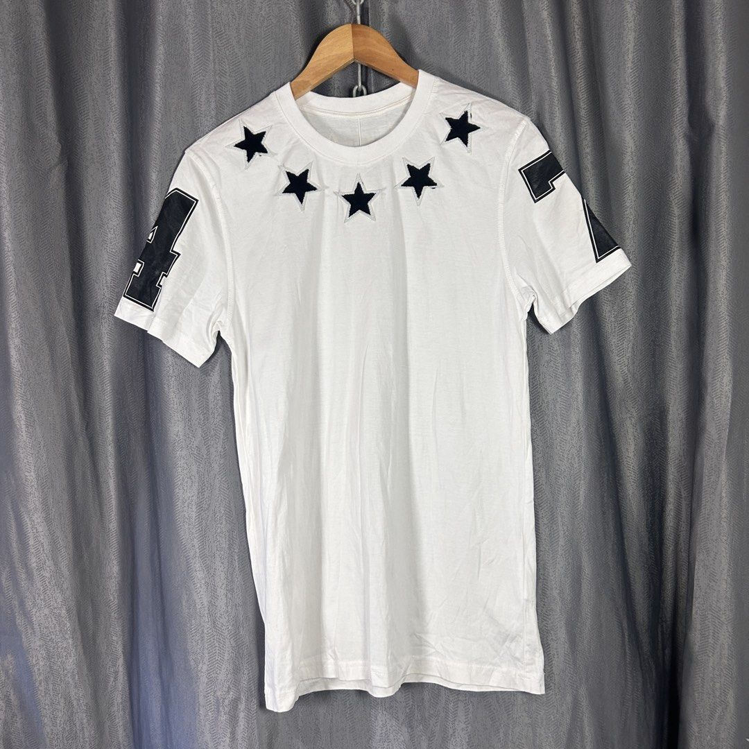 GIVENCHY - STAR 74 TSHIRT (Category: Tshirts & Polo Shirts ) located in General Mariano Alvarez. Submitted by manosegunda4117 (Listing ID 1471016004, Image 2). Description: GIVENCHY - STAR 74 TSHIRT Size Small Width : 18 in Length : 28 in Well Used Missing Main Label Price: PHP 1,000 + shipping fee 📍GMA, Cavite.