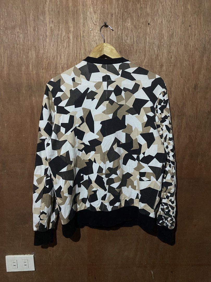 GIVENCHY MADONA SWEATSHIRT (Category: Luxury Apparel) located in Naga. Submitted by lux.shirt.ph (Listing ID 1471098154, Image 2). Description: dmdm.