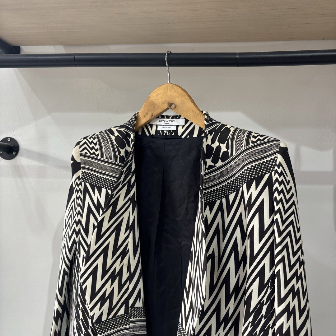 Givenchy Paris Black and White Geometric Pattern Blazer Jacket (Category: Coats, Jackets and Outerwear) located in Bambang. Submitted by heats777 (Listing ID 1471038329, Image 1). Description: - Brand: Givenchy Paris - Design: Striking all-over black and white geometric pattern - Fit: Open front with structured shoulders - Details: Fully lined in solid black - Material: Wool-blend exterior with comfortable cupra lining - Origin: Made in Italy - C