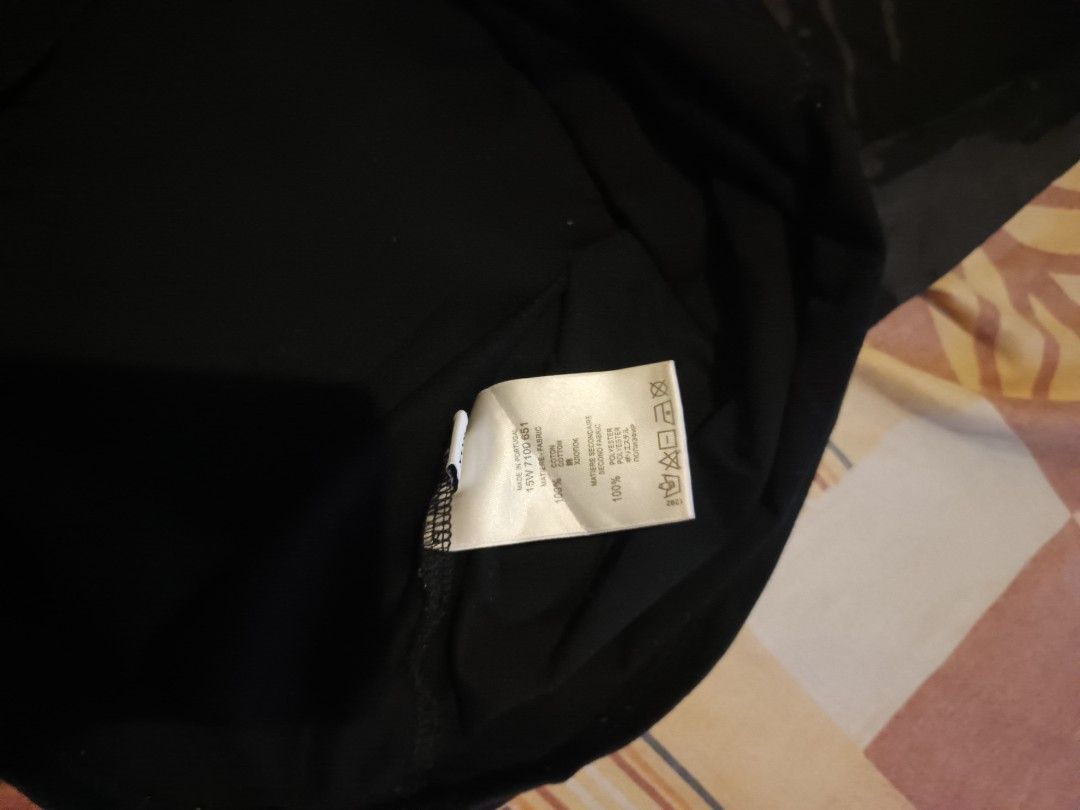 Givenchy Rootweeller graphic tshirt (Category: Activewear) located in Odiongan. Submitted by thriftngo26 (Listing ID 1471116405, Image 3). Description: This is a black Givenchy Rottweiler T-Shirt from the iconic Riccardo Tisci era..
