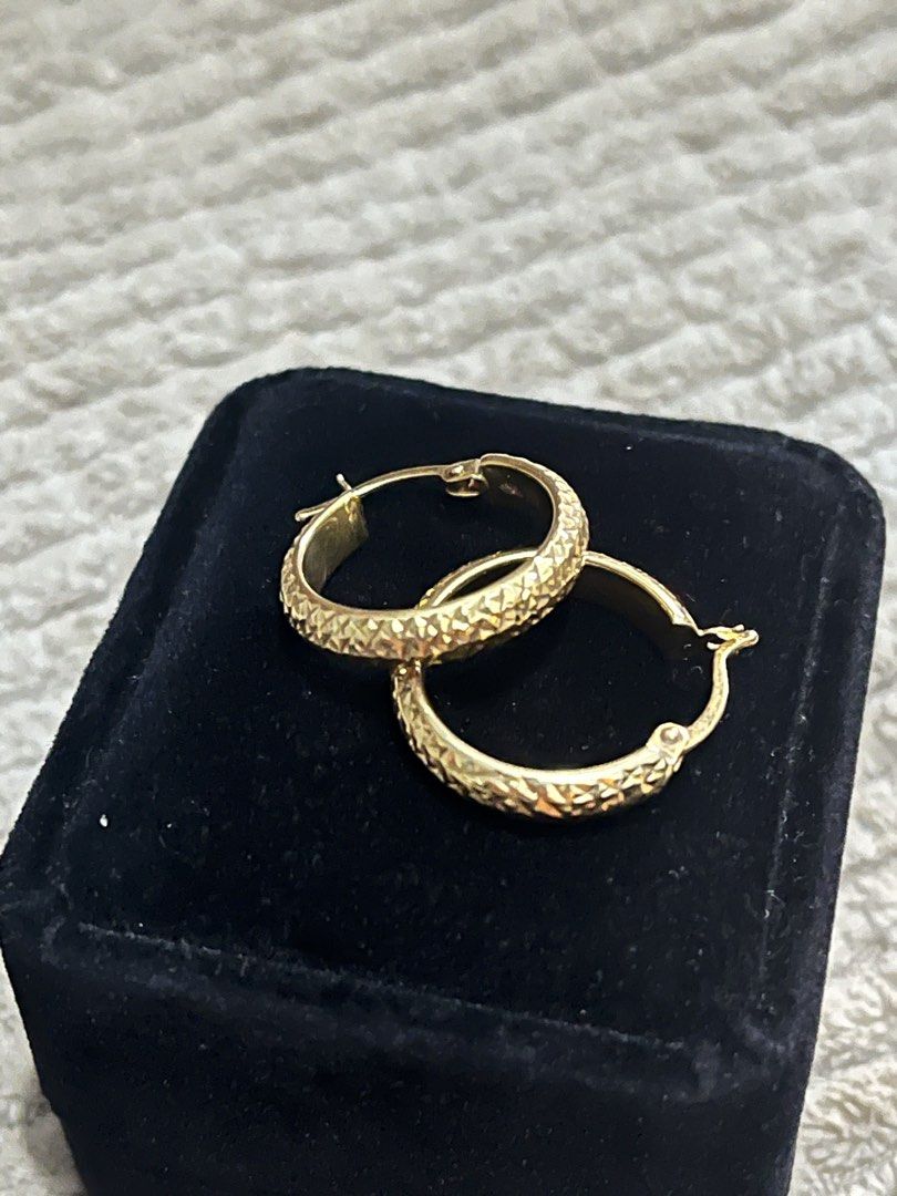 Gold Textured Hoop Earrings (Category: Earrings) located in Manila. Submitted by missyoung222 (Listing ID 1470993714, Image 3). Description: 18K Saudi Gold Hoop Earrings Diacut Design 2.27 grams 19mm.