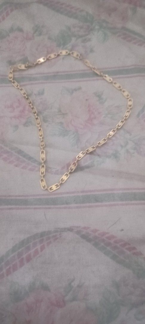 Gold-tone Link Chain Necklace (Category: Necklaces) located in Lingayen. Submitted by myrahpasil83880 (Listing ID 1471057974, Image 1). Description: Gold-tone metal chain necklace. Unique patterned link design throughout. Classic clasp closure at the back. Length sits nicely around the collarbone. Great daily accessory, goes well with any simple tee or dress. Stored properly in a smoke-free home. Message for quick meetup options or mail delivery.