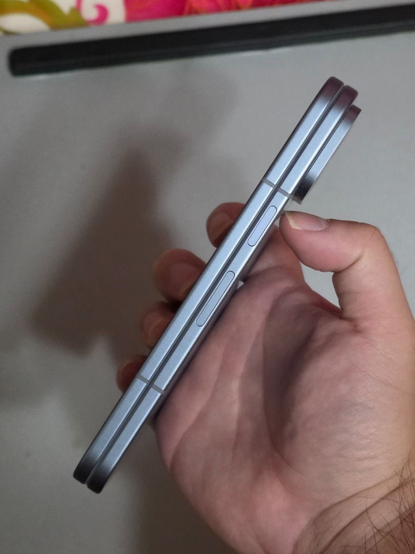 Google Pixel 10 Pro Fold 512GB – Moonstone – Complete with Box – Openline (Category: Google Pixel) located in Bacoor. Submitted by sportsbruhcards (Listing ID 1471063347, Image 3). Description: Selling my Google Pixel 10 Pro Fold in Moonstone, complete with the original box. 📱 Specs Google Tensor G5 16GB RAM | 512GB storage 8" inner + 6.4" cover display Triple rear camera with 5x telephoto Already on Android 17, with years of Pixel updates left 