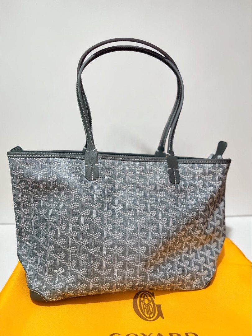 Goyard Artois PM (Category: Tote Bags) located in Dasmarinas. Submitted by jadasy_vintagefinds (Listing ID 1470980634, Image 1). Description: Goyard Artois PM size in great condition, coded ukay no card/cert/receipt Japan auction sourced ‼️PLEASE TAKE TIME TO READ‼️ 🛑✋🏻 DON’T MAKE AN OFFER IF UNSURE. 🛑✋🏻 IF IN DOUBT, DON’T BUY. WILL SAVE US BOTH SOME TIME. ❌NO COD for No Profile Reviews/Ratings/locked profiles❌ ✅ Coded ukay (verified code) ✅ 