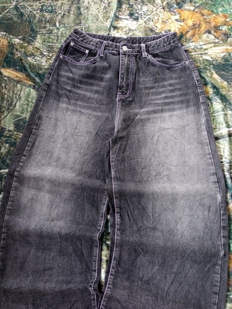 Gray acid wash baggy jeans (Category: Jeans) located in Sugbongcogon. Submitted by gilly.archive (Listing ID 1471070810, Image 2). Description: ACID WASH BAGGY PANTS - Excellent condition - Waist 32 - W14.5/L43 - Leg open13.5 - Hard and denim Dm if interested📩.