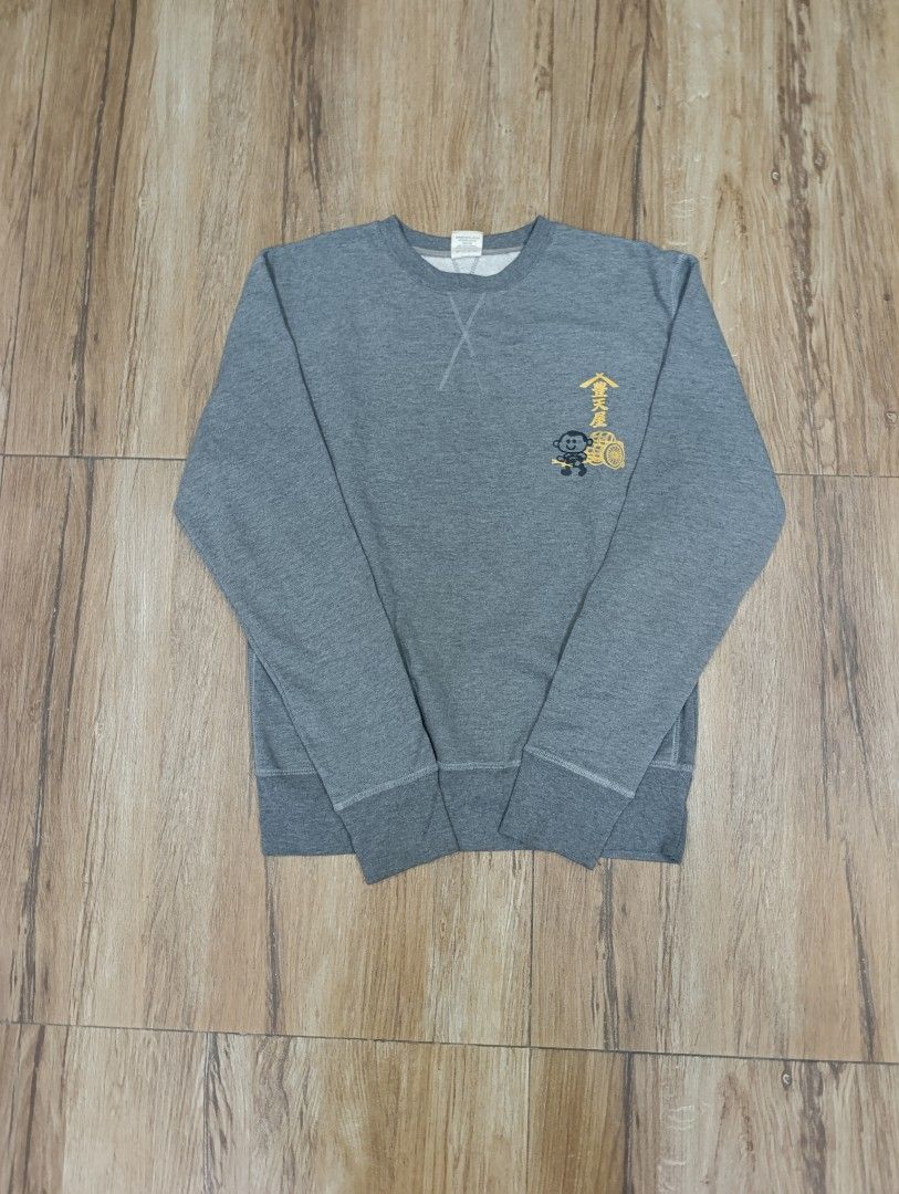 GRAY GRAPHIC SWEATER (Category: Coats, Jackets and Outerwear) located in Angeles City. Submitted by kc_archvs (Listing ID 1471093352, Image 1). Description: Size: L Dimes: 22x26 issue none 400php if delivery +sf.