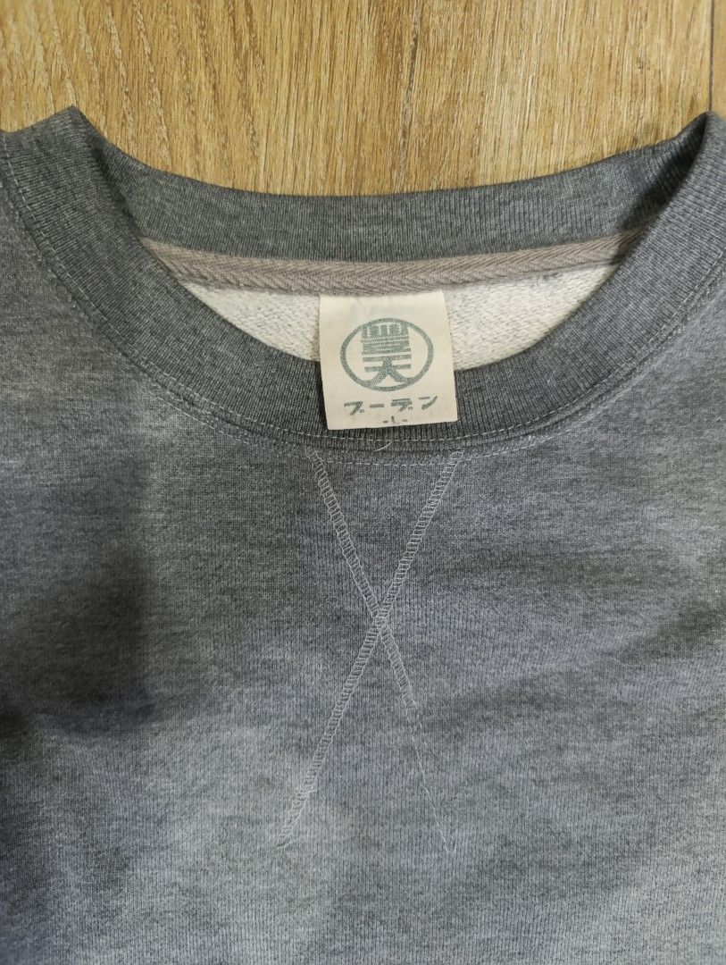 GRAY GRAPHIC SWEATER (Category: Coats, Jackets and Outerwear) located in Angeles City. Submitted by kc_archvs (Listing ID 1471093352, Image 3). Description: Size: L Dimes: 22x26 issue none 400php if delivery +sf.