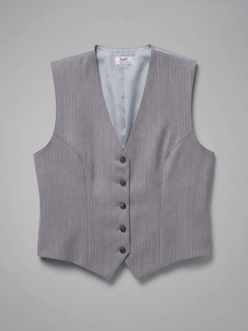 Gray Vest (Category: Coats, Jackets and Outerwear) located in Silang. Submitted by maria_erica61 (Listing ID 1471070070, Image 1). Description: 🩷 Sharp & Chic Tailoring! ✨ Elevate your look with this classic grey pinstripe vest—an absolute statement piece for that effortless smart-casual, dark academia, or corporate-chic vibe! Mode of delivery: Open to suggestions. 💌 Bargain is also available / Open to offers! Send a message to grab this cutie!
