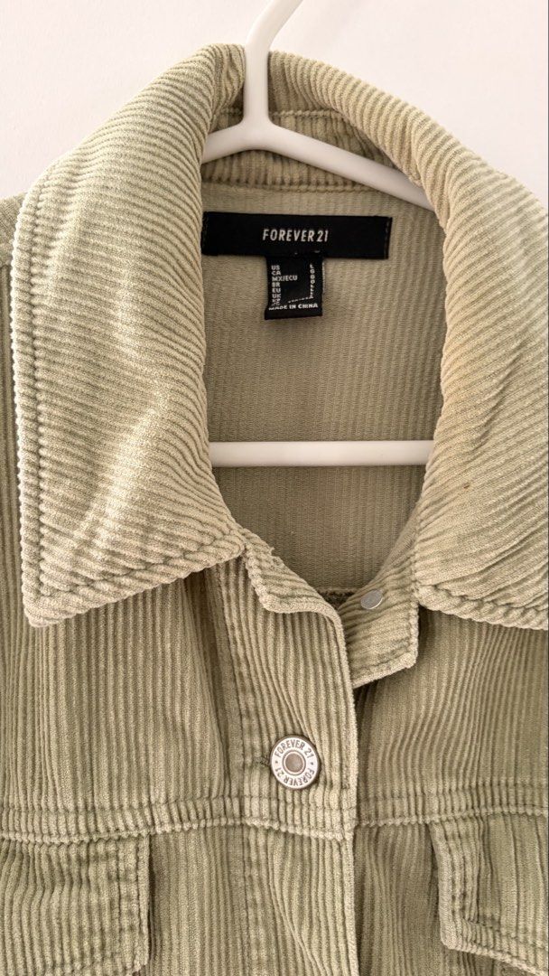 Green Cropped Corduroy Jacket (Category: Coats, Jackets and Outerwear) located in Taguig. Submitted by amarivera (Listing ID 1471003518, Image 3). Description: Rfs: no longer being worn Note some slight discoloration due to wear at the collar.