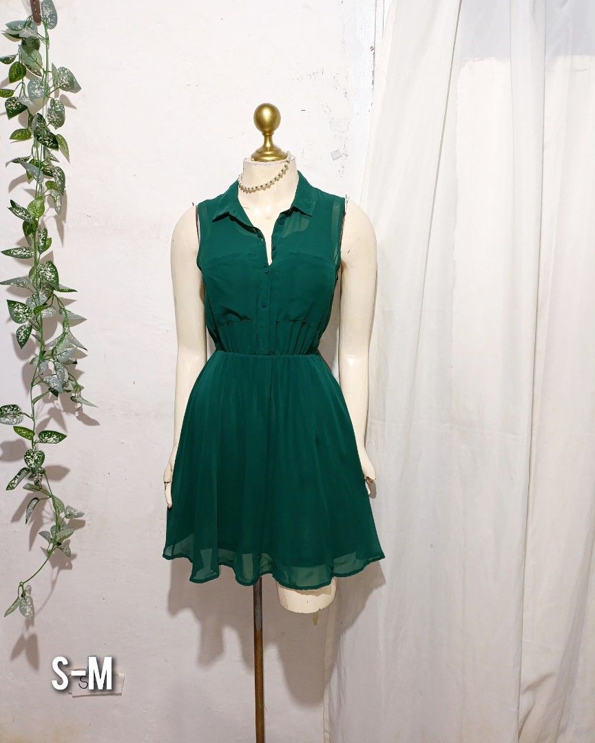 green retro dress flowy (Category: Dresses) located in Pateros City. Submitted by amj_amj (Listing ID 1471056425, Image 1). Description: .