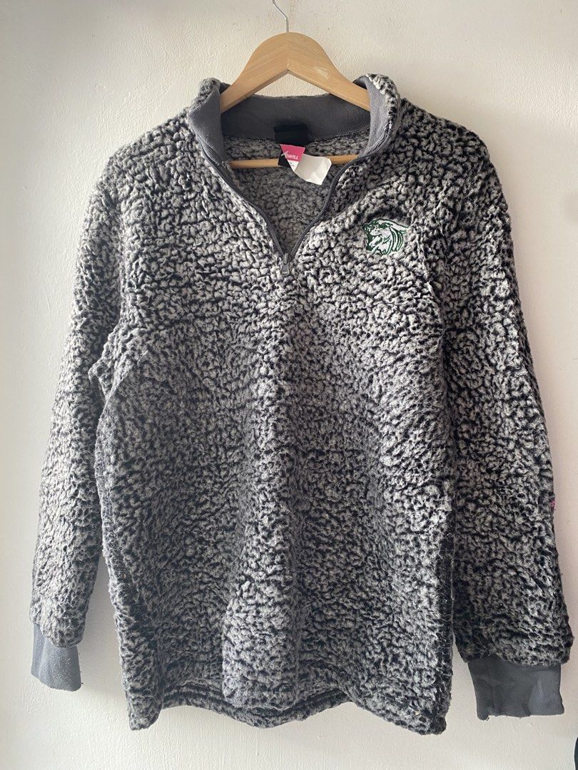 Grey Sherpa Fleece Quarter Zip Pullover (Category: Coats, Jackets and Outerwear) located in Manila. Submitted by telly.742 (Listing ID 1471026103, Image 1). Description: .
