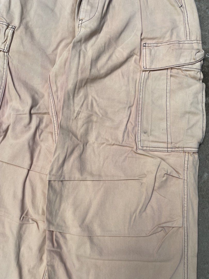GU Cargo Baggy Jeans 🍑 (Category: Jeans) located in Roxas City. Submitted by patch_archive (Listing ID 1471061339, Image 3). Description: GU Cargo Baggy Jeans 🍑 📏 ACTUAL DIMENSION USING INCHES 👖 WAIST : 30-38 👖 LENGTH : 42 👖 THIGH : 15.5 👖 HEM : 10.5 👖 FLAWS : FLAWS AT THE PIC 🏷️ PRICE : 450 PHP + SF * MESSAGE ME IF YOU HAVE ANY OTHER QUESTION ABOUT SIZING . 🚚 Local shipping fee ( 70-85 Php) ✈️ International Shipping fee cost “DM” 💳 Mo