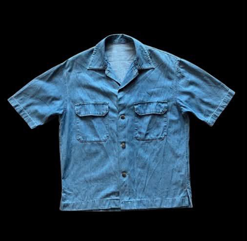 GU Denim Short Sleeve Shirt (Category: Tshirts & Polo Shirts ) located in Caloocan City. Submitted by landcruiser76__ (Listing ID 1471059590, Image 1). Description: Light wash denim short sleeve shirt from GU. Camp collar style with two front chest pockets and front button closure. Size XS tag on the inner collar label. 100 percent cotton material. Made in Bangladesh. Classic casual piece for everyday wear. Condition : good condish Size : XS fits