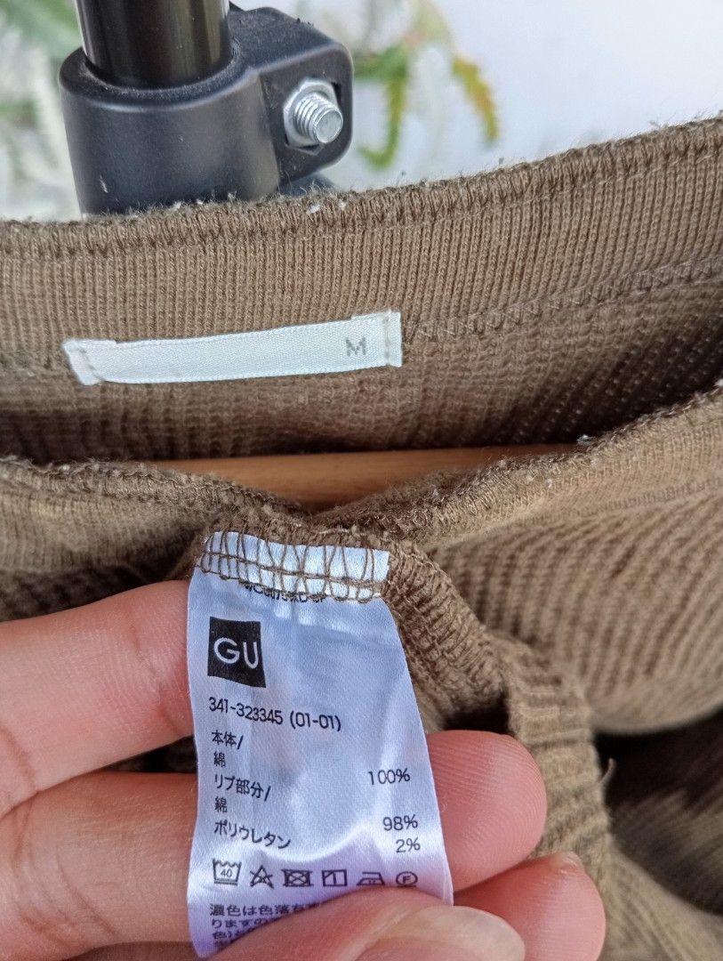 GU Green Waffle Henley (Category: Sleep and Loungewear) located in Mangaldan. Submitted by ig_thriftnidrei (Listing ID 1471111654, Image 2). Description: gu green henley w: 20 in l: 25 in.