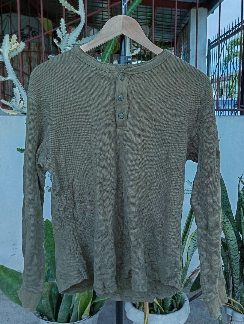GU Green Waffle Henley (Category: Sleep and Loungewear) located in Mangaldan. Submitted by ig_thriftnidrei (Listing ID 1471111654, Image 1). Description: gu green henley w: 20 in l: 25 in.