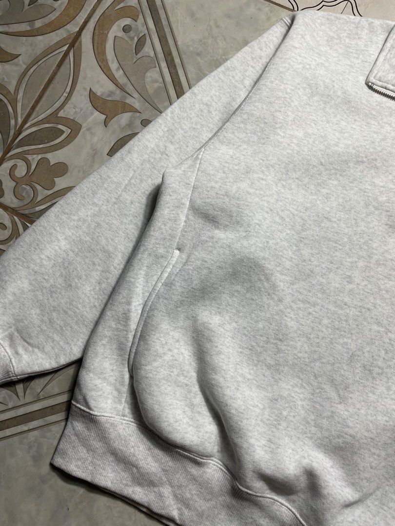 GU Heavy Weight Sweat Half-Zip Pullover in gray (Category: Coats, Jackets and Outerwear) located in Caloocan City. Submitted by renowear (Listing ID 1470933219, Image 3). Description: GU Heavy Weight Sweat Half-Zip Pullover in gray Brand New Dead Stock Color Rate: 9.8/10 Issue: Need wash Authentic/Legit Measurements • Width: 23 • Length: 27 Price: 1200 obo DM IF INTERESTED📥.