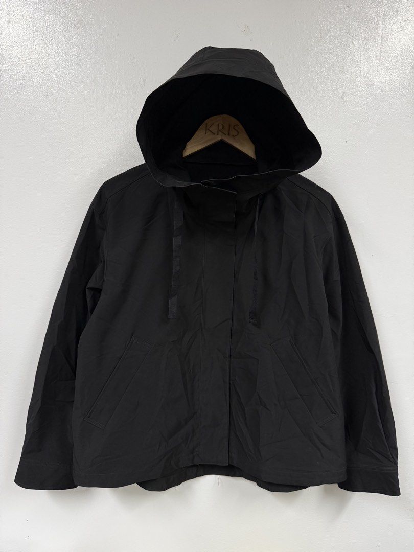 GU Women's Mountain Parka (Category: Coats, Jackets and Outerwear) located in Angeles City. Submitted by queenromero (Listing ID 1471070804, Image 1). Description: width: 21.5" length: 22.5".