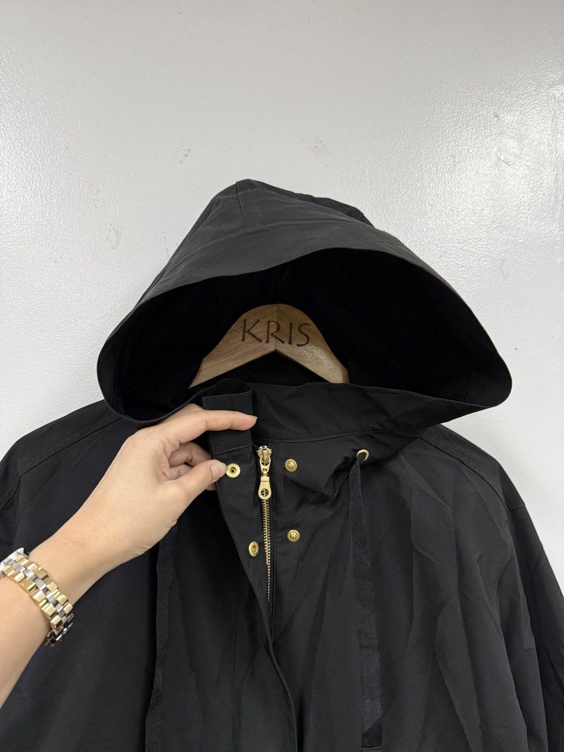 GU Women's Mountain Parka (Category: Coats, Jackets and Outerwear) located in Angeles City. Submitted by queenromero (Listing ID 1471070804, Image 2). Description: width: 21.5" length: 22.5".