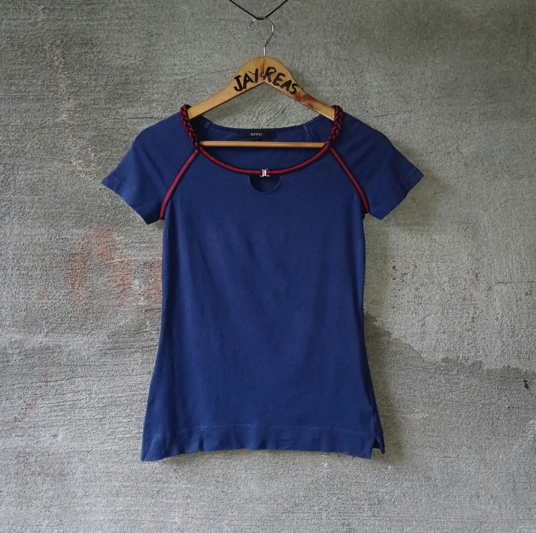 Gucci pre-owned 2000s web-stripe cut out blouse (Category: Luxury Apparel) located in Kananga. Submitted by jayreas1517 (Listing ID 1471052717, Image 1). Description: Gucci pre-owned 2000s web-stripe cut out blouse Size: S 0rig Width 15 Length 22.5 Excellent condition No issue Dm me 📩.