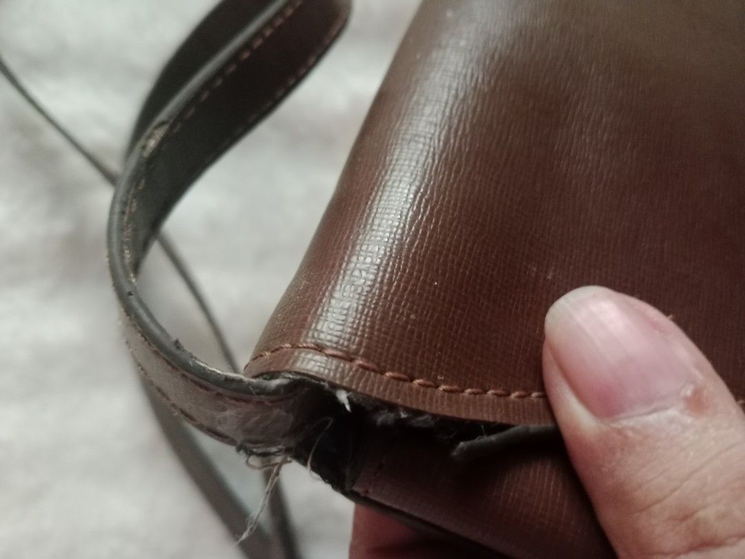 Gucci sling branded (Category: Announcements) located in Sual. Submitted by leana07 (Listing ID 1470937196, Image 2). Description: .