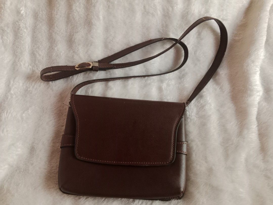 Gucci sling branded (Category: Announcements) located in Sual. Submitted by leana07 (Listing ID 1470937196, Image 1). Description: .
