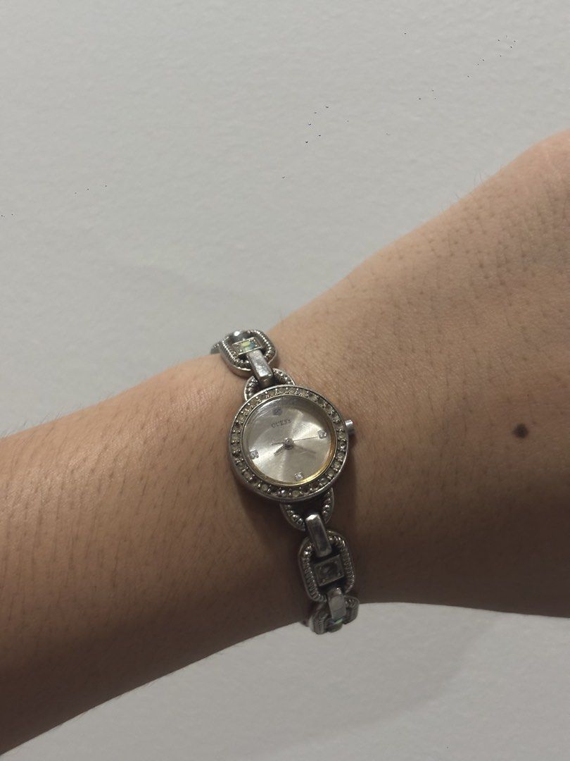 Guess Watch (Category: Women's Watches) located in Manila. Submitted by _pilosofia (Listing ID 1470934645, Image 2). Description: .