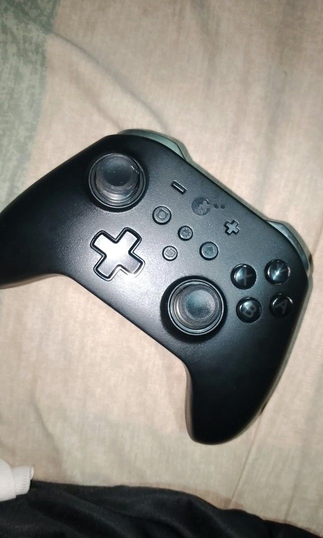 Gulikit kk2 pro (Category: Controllers) located in Manila. Submitted by naira_d (Listing ID 1471109606, Image 1). Description: Gulikit kk2 pro no issue good condition.
